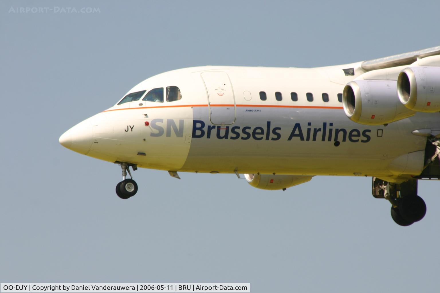 OO-DJY, 1997 British Aerospace Avro 146-RJ85 C/N E.2302, arrival on rwy 25L