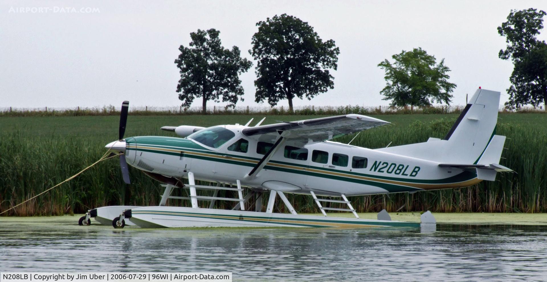 N208LB, 2004 Cessna 208 C/N 20800378, Cessna 208 on floats at the seaplane base