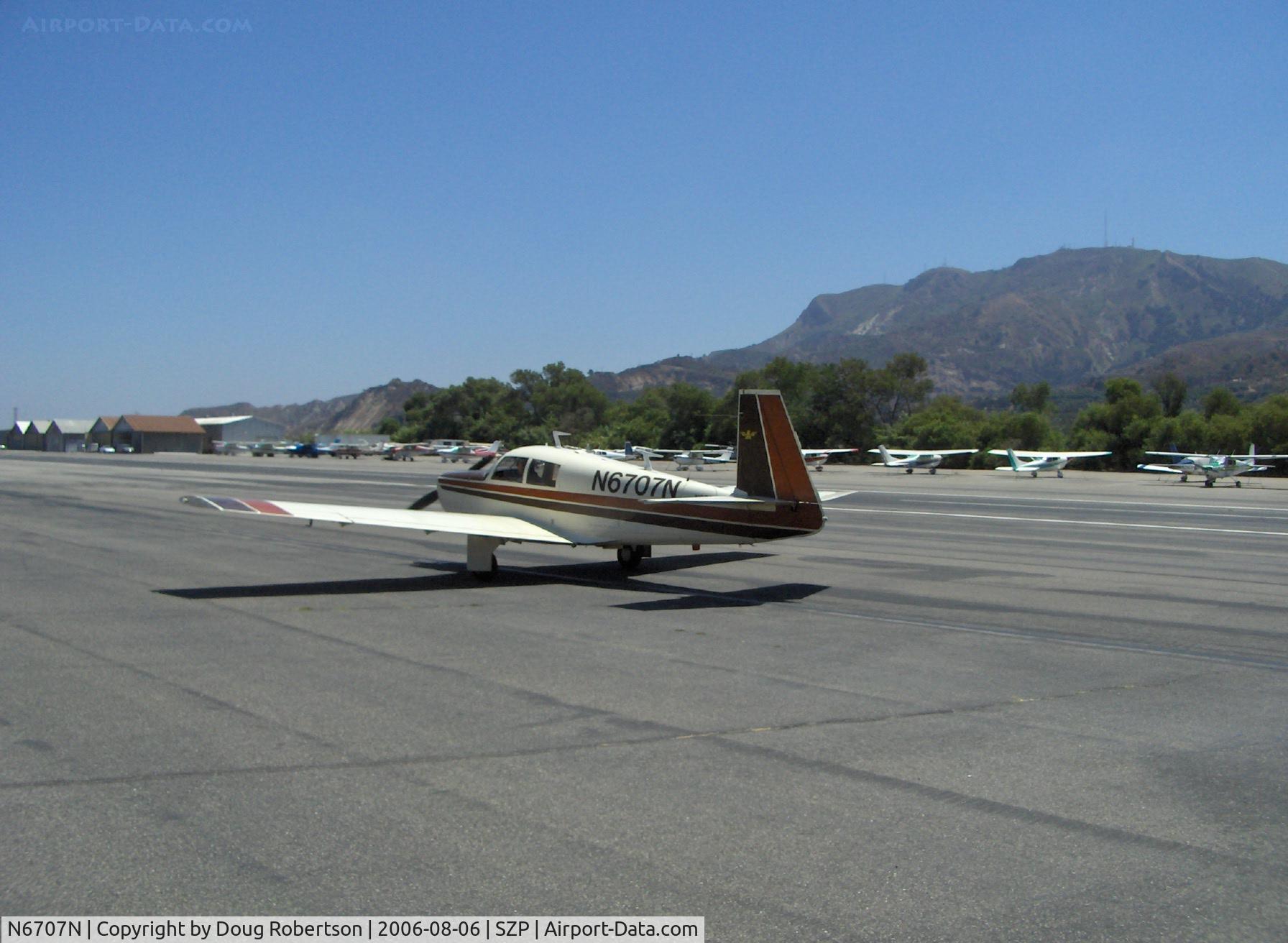 N6707N, 1968 Mooney M20C Ranger C/N 680043, 1968 Mooney M20C RANGER, Lycoming O&VO-360 180 Hp, taxi to transient parking