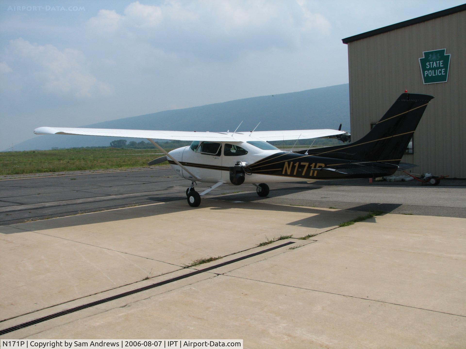 N171P, 1982 Cessna 182R Skylane C/N 182-68147, Nice view