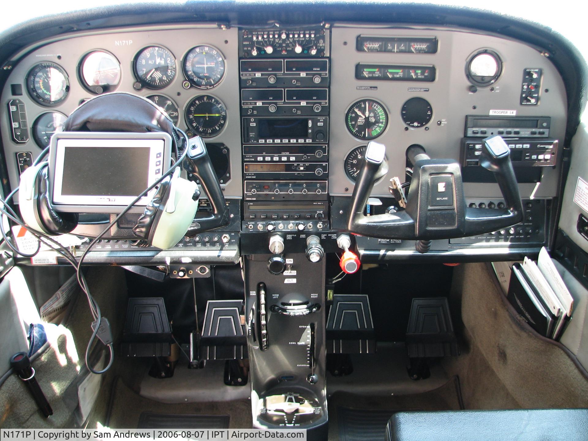 N171P, 1982 Cessna 182R Skylane C/N 182-68147, Cockpit view