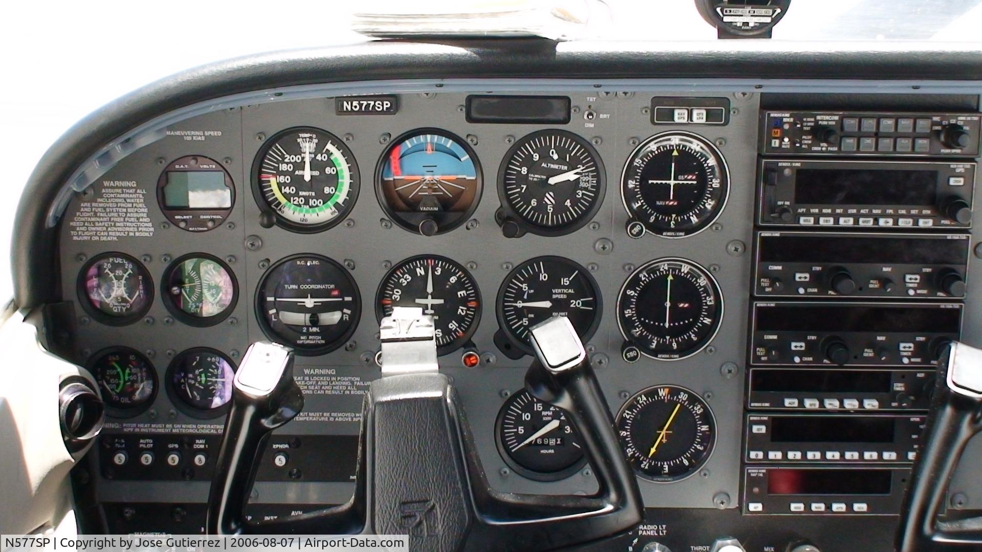 N577SP, 2000 Cessna 172S C/N 172S8503, The Instrument Panel