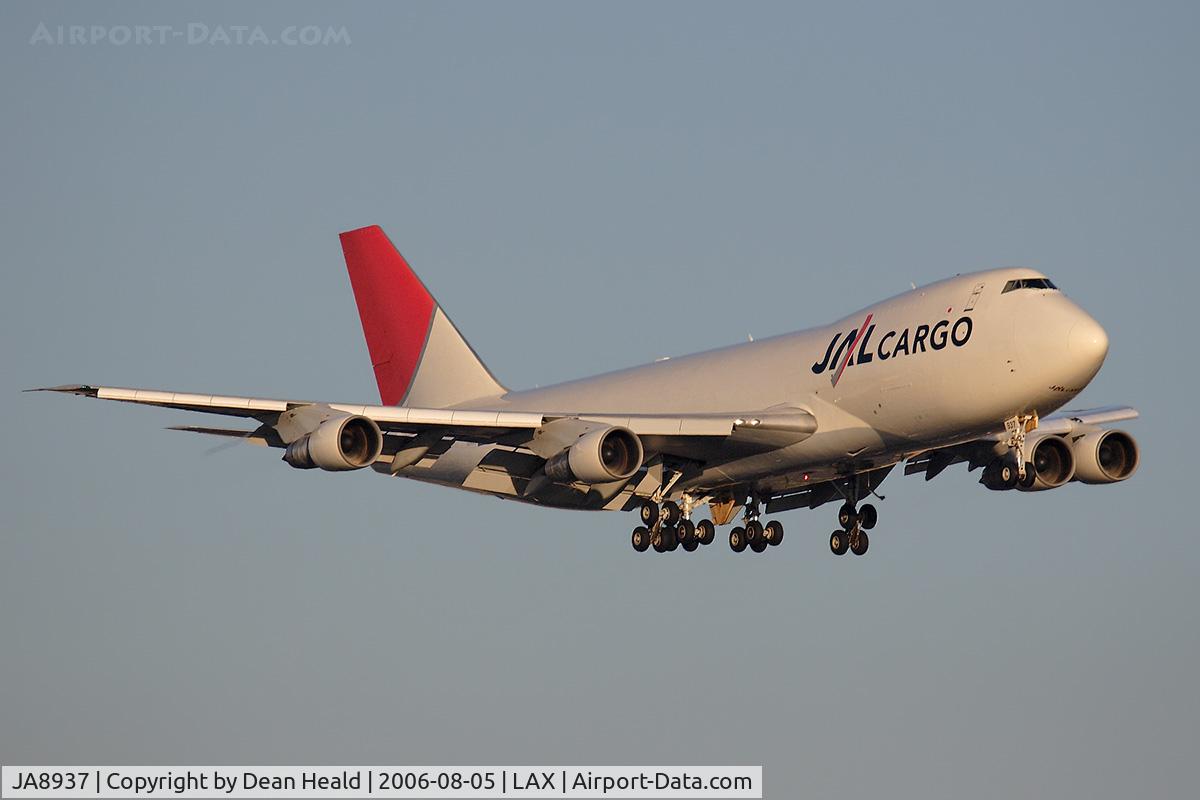 JA8937, 1980 Boeing 747-246F C/N 22477, Japan Airlines Cargo (JAL Cargo) JA8937 on final approach to RWY 24R in the early evening.