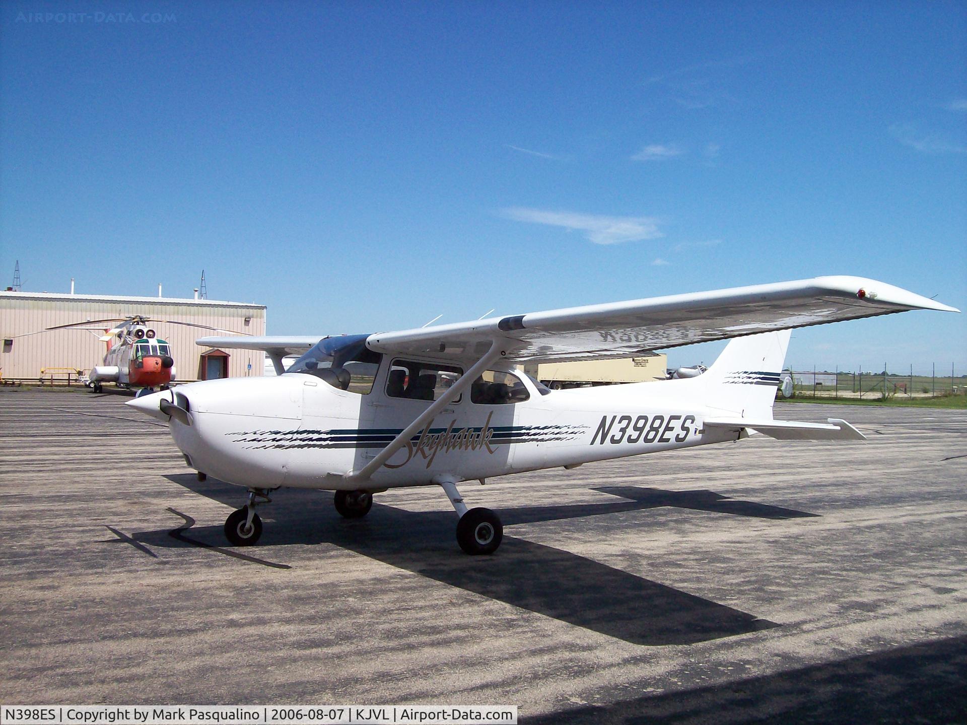 N398ES, 1997 Cessna 172R C/N 17280156, Cessna 172R