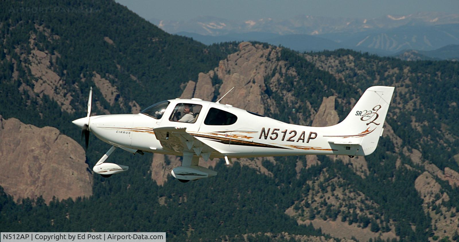 N512AP, 2006 Cirrus SR22 G2 C/N 1889, N512AP flying past the Flatirons, Boulder CO