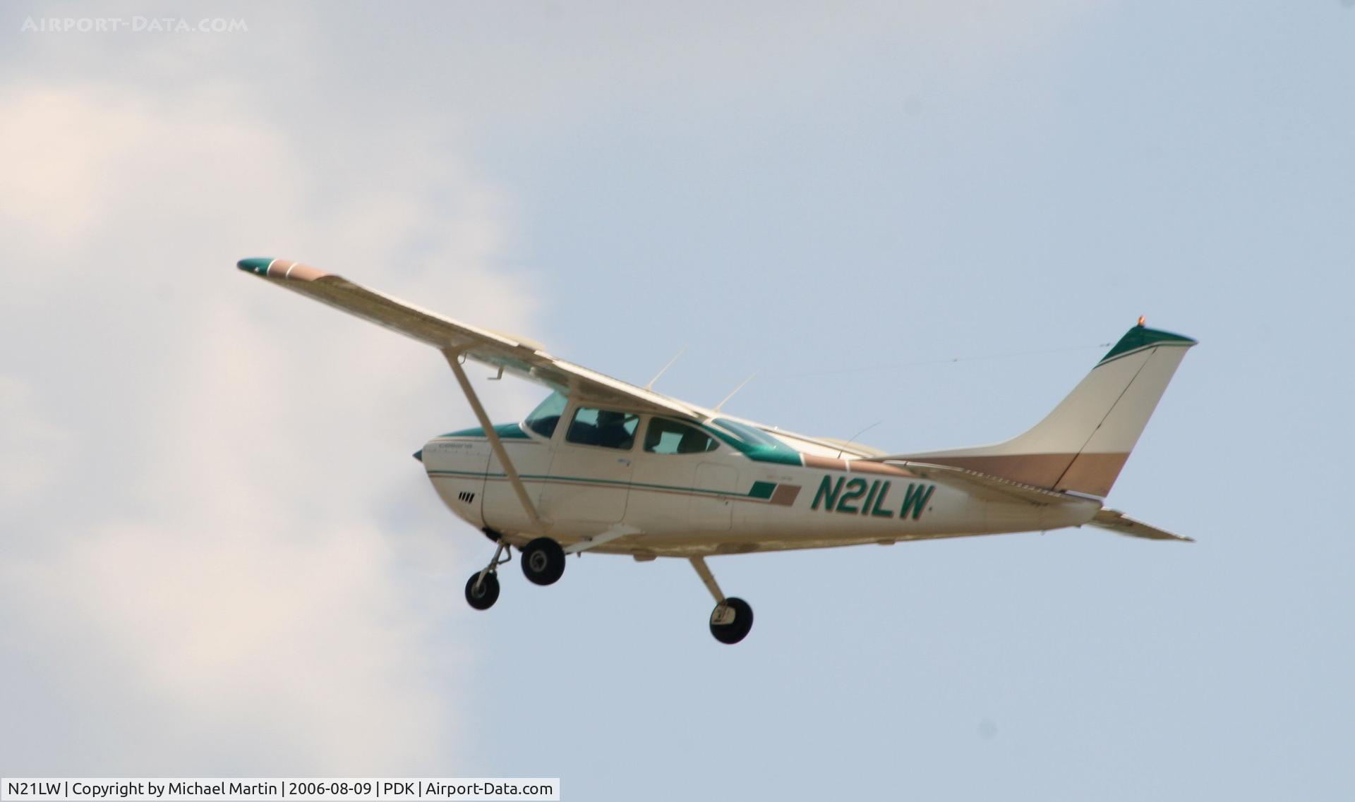 N21LW, 1973 Cessna 182P Skylane C/N 18261932, Departing PDK on 2L