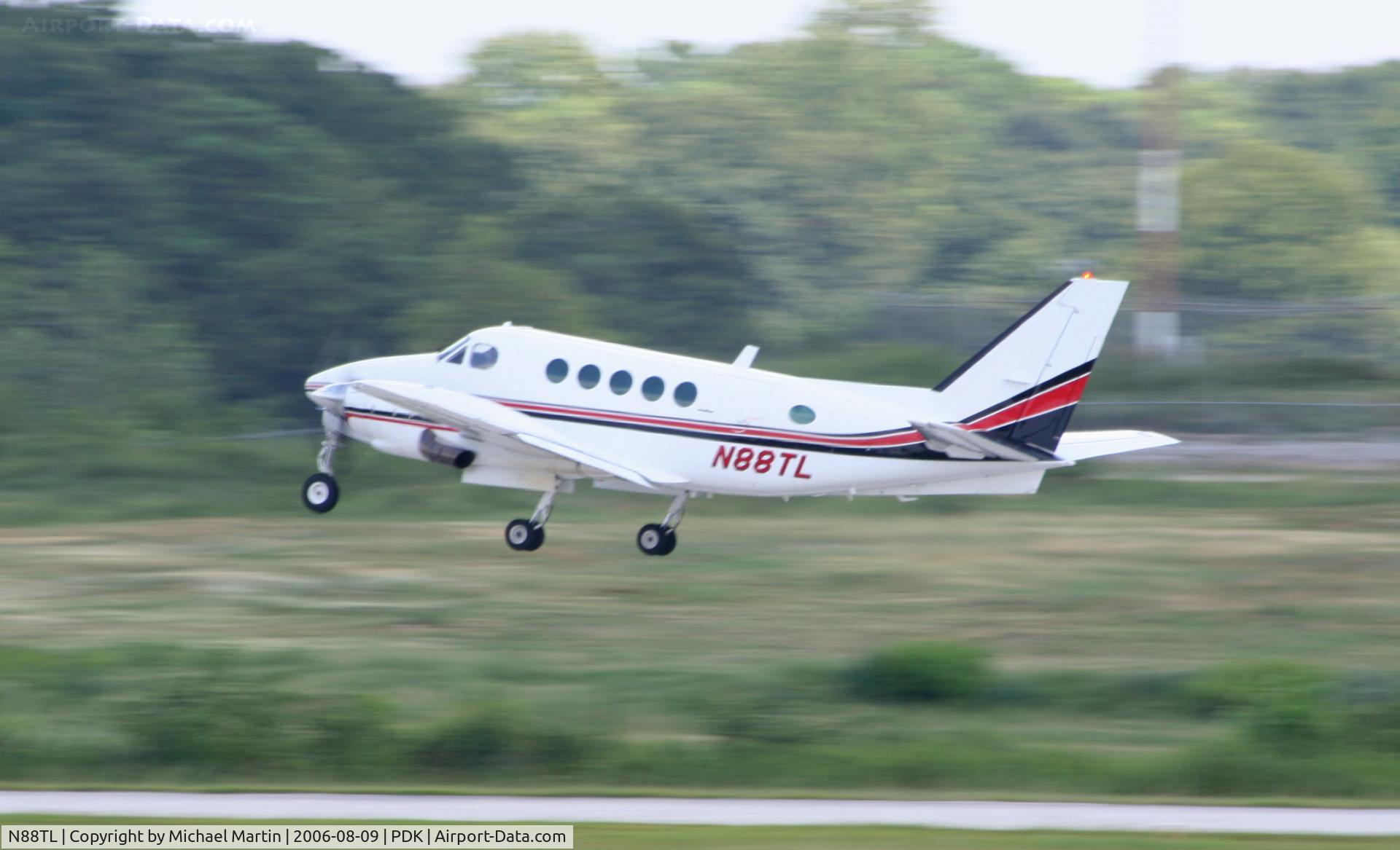 N88TL, 1981 Beech B100 King Air C/N BE-113, Departing 2R - Gear Up!