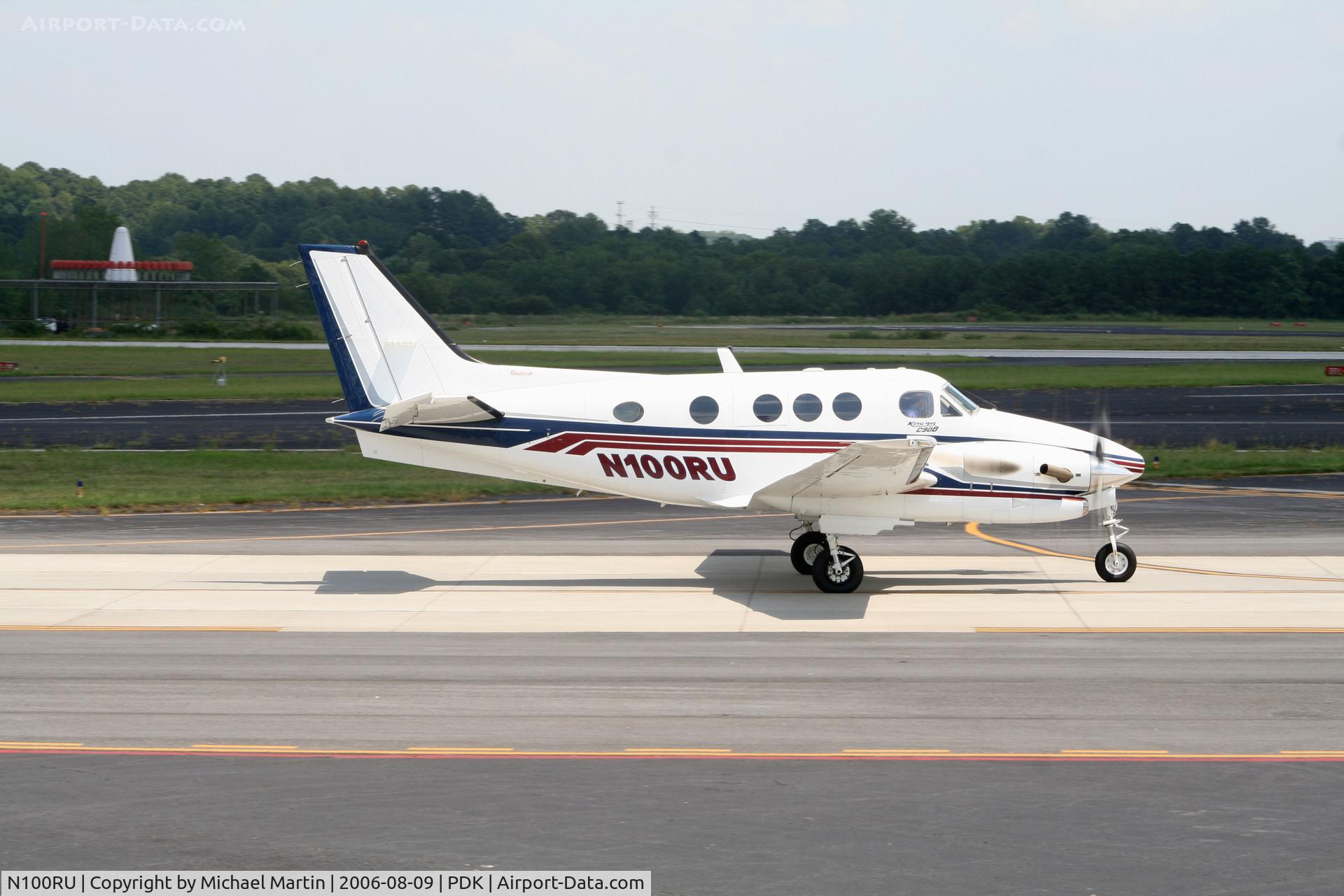 N100RU, 1996 Beech C90A King Air C/N LJ-1433, Taxing to Runway 2R
