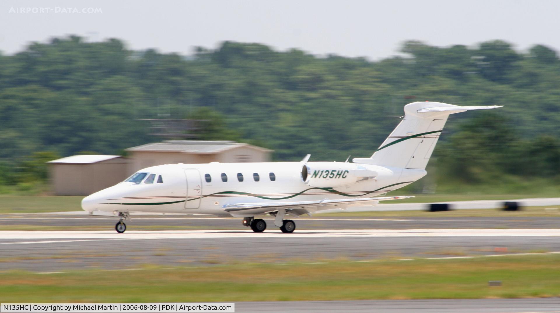 N135HC, 2000 Cessna 650 Citation VII C/N 650-7117, Departing Runway 2R