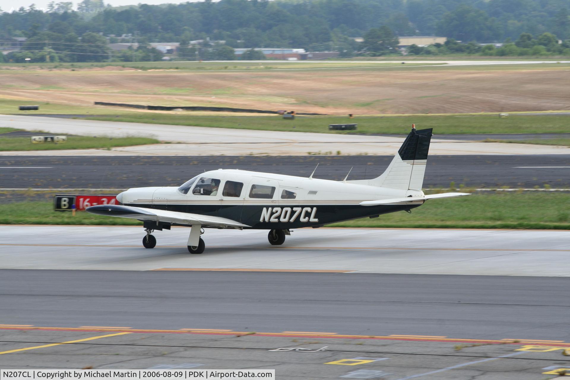 N207CL, 1977 Piper PA-32R-300 Cherokee Lance C/N 32R-7780480, Taxing to Epps Air Service