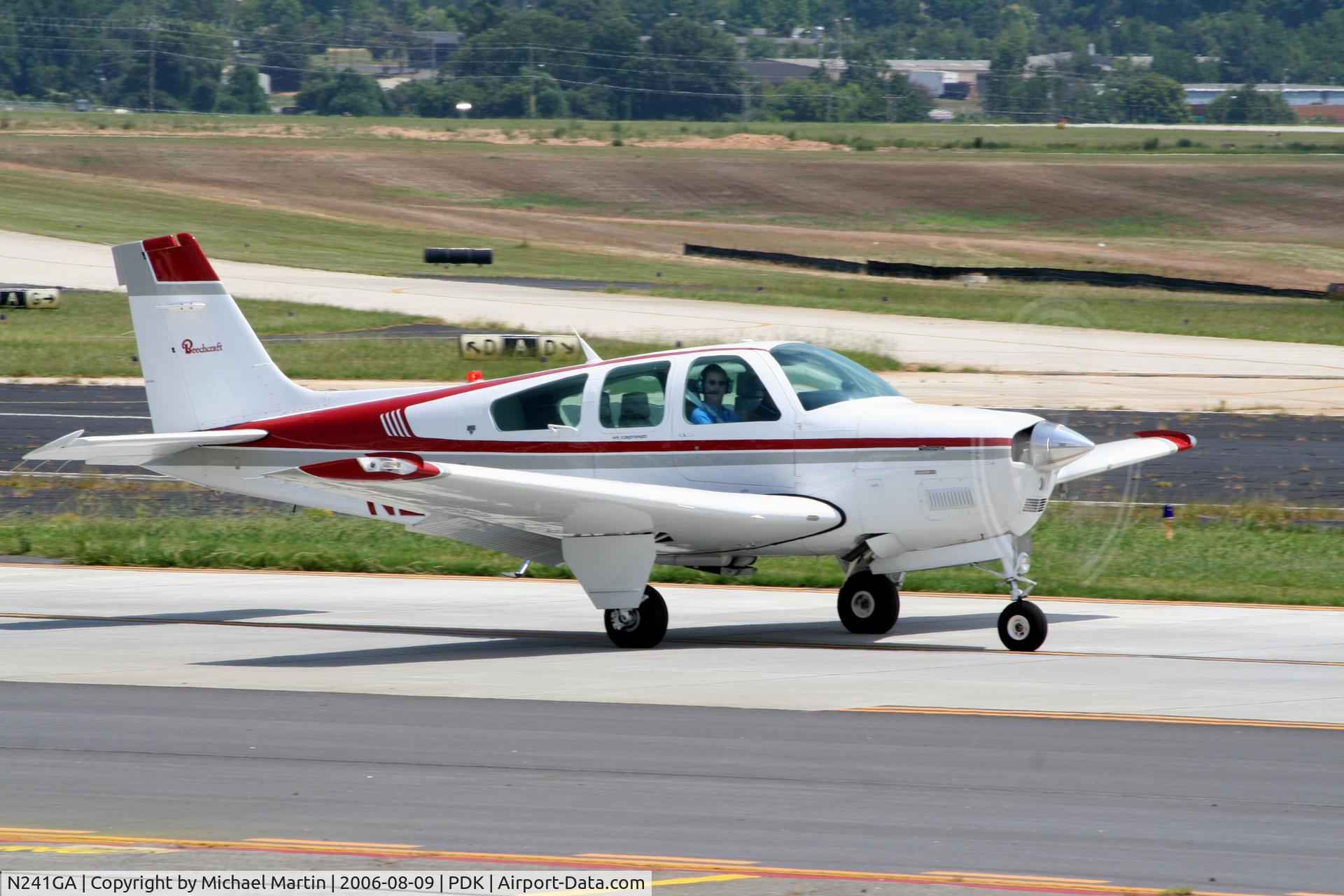 N241GA, Beech F33A Bonanza C/N CE-1447, Taxing to Runway 2L