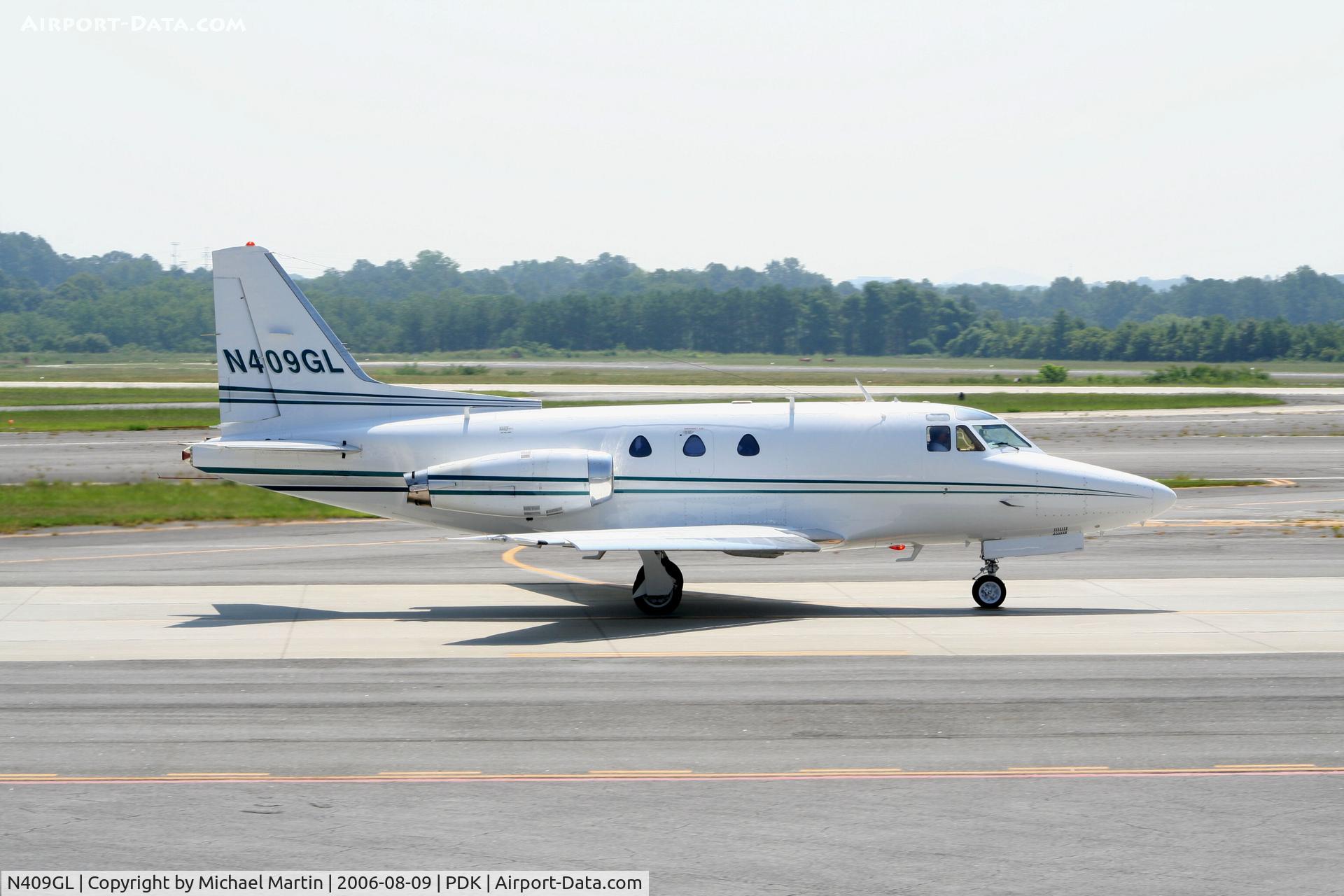 N409GL, 1973 North American NA-265-40 Sabreliner 40 C/N 282-122, Taxing to Runway 2R