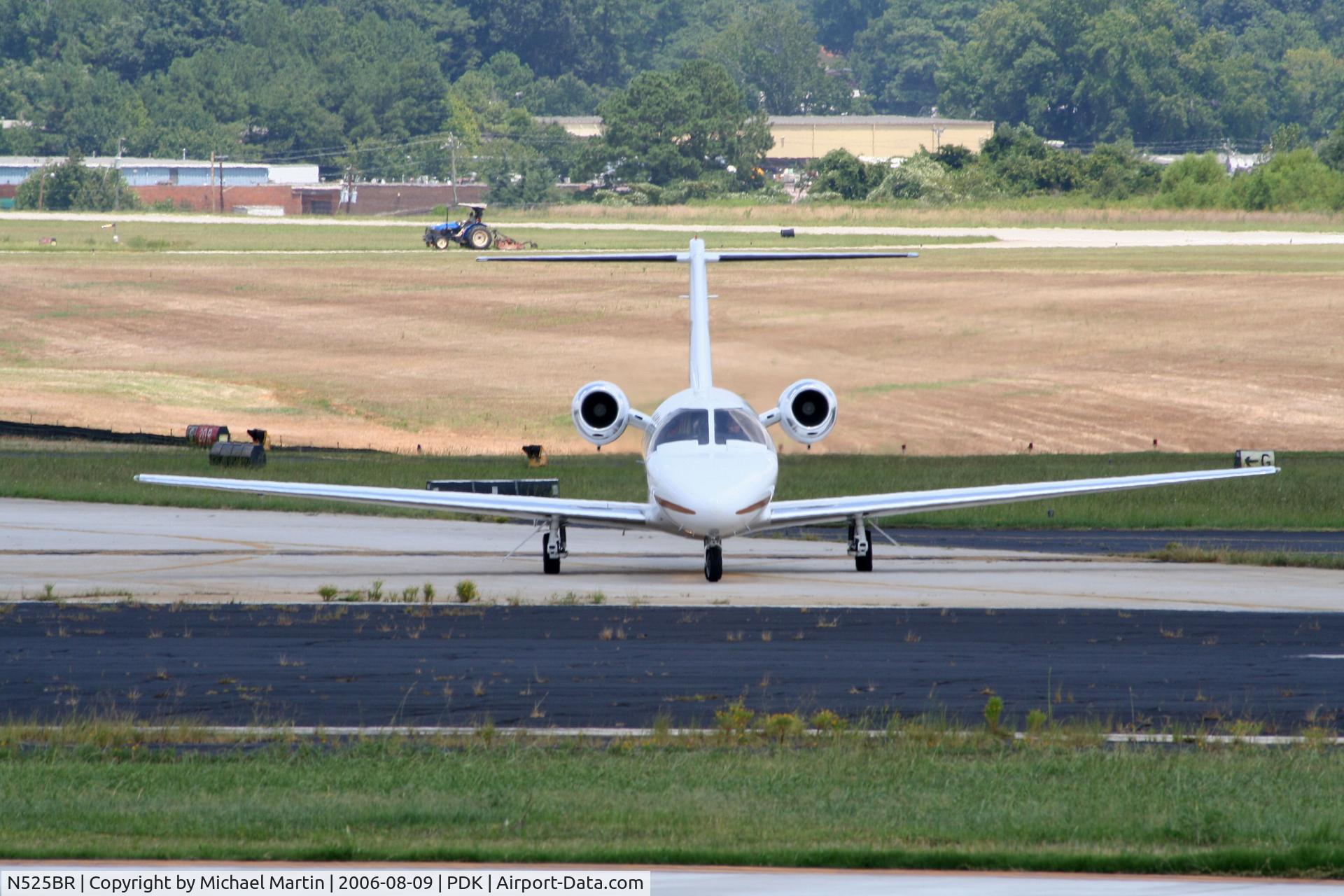 N525BR, 2001 Cessna 525 CitationJet CJ1 C/N 525-0444, Head on view