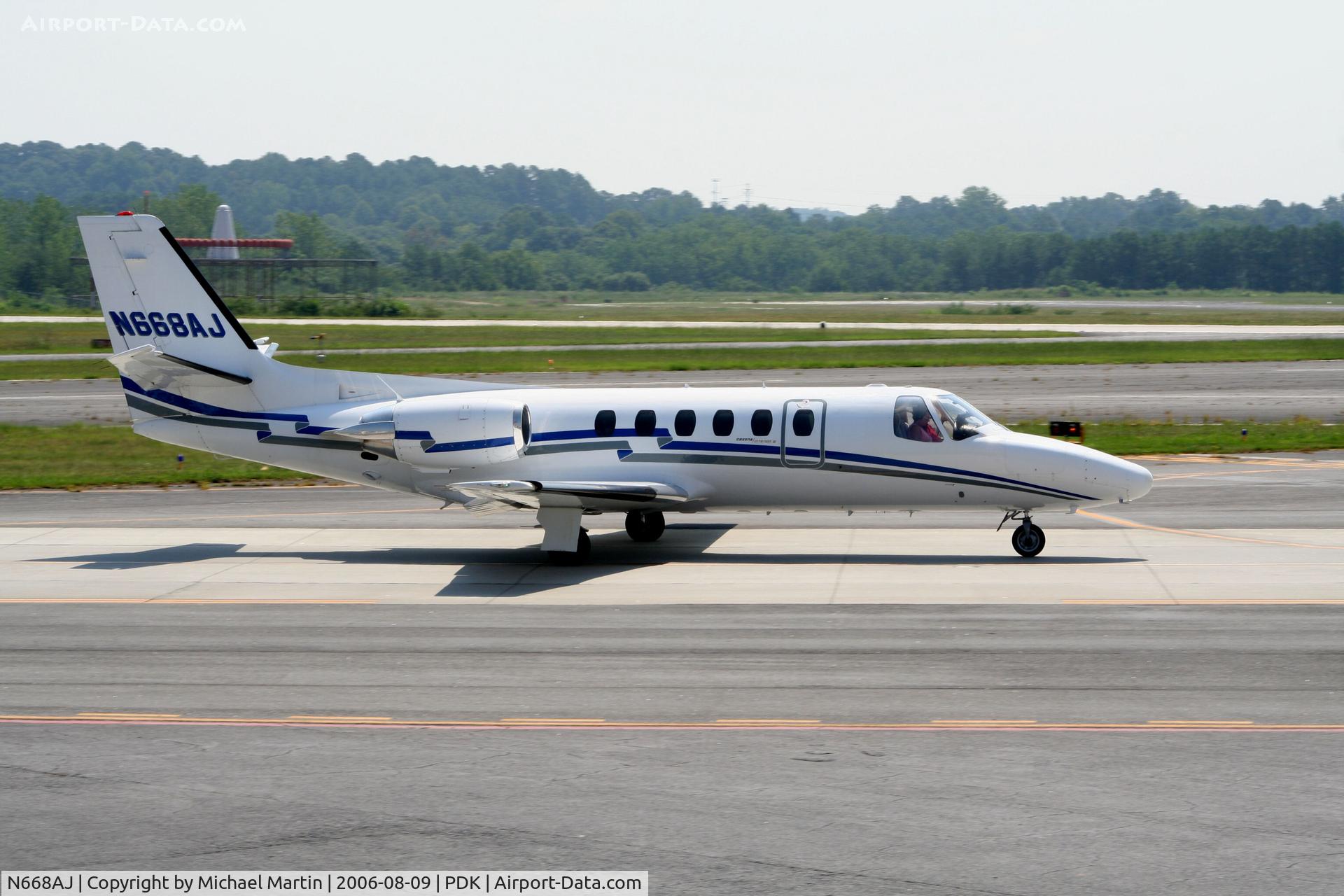N668AJ, 1982 Cessna 550 C/N 550-0442, Taxing to Runway 2R