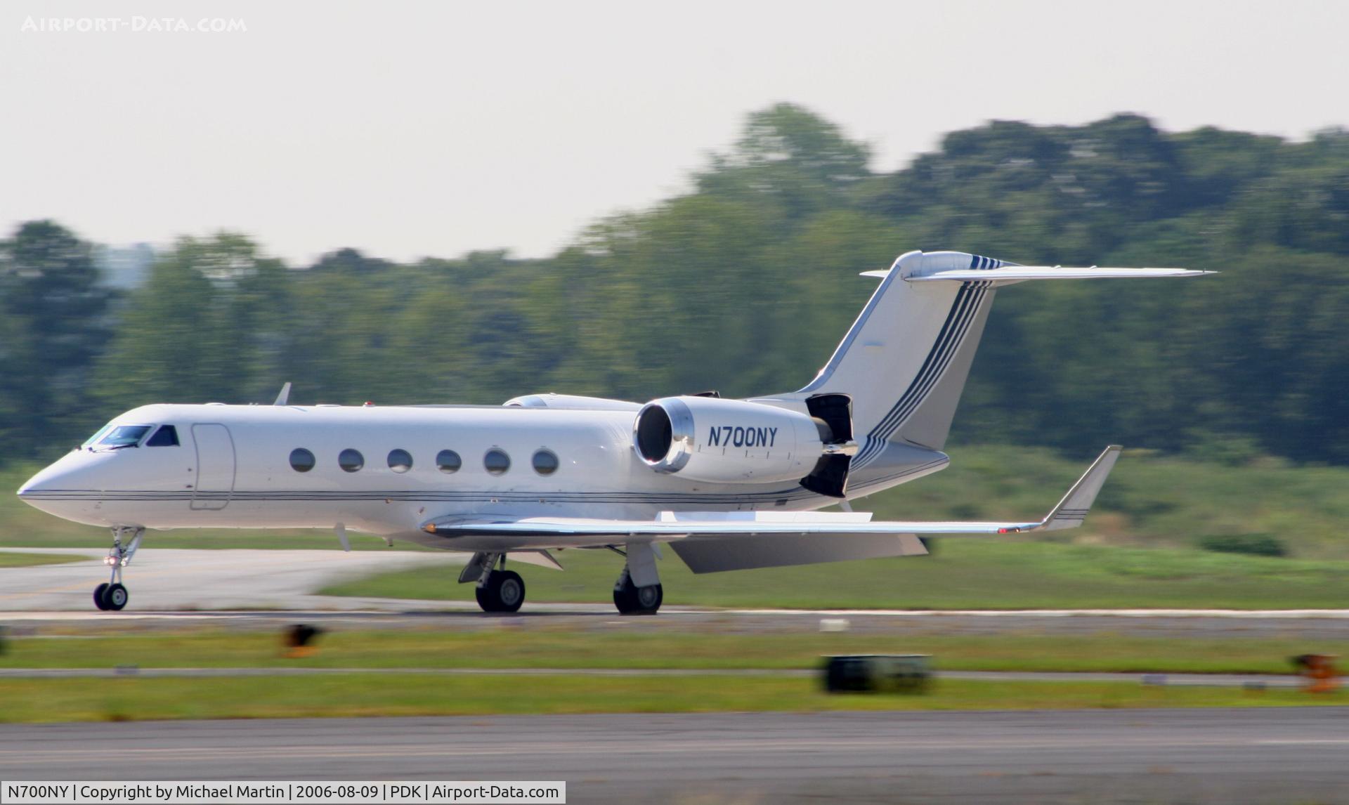 N700NY, 2001 Gulfstream Aerospace G-IV C/N 1468, Landing Runway 2R