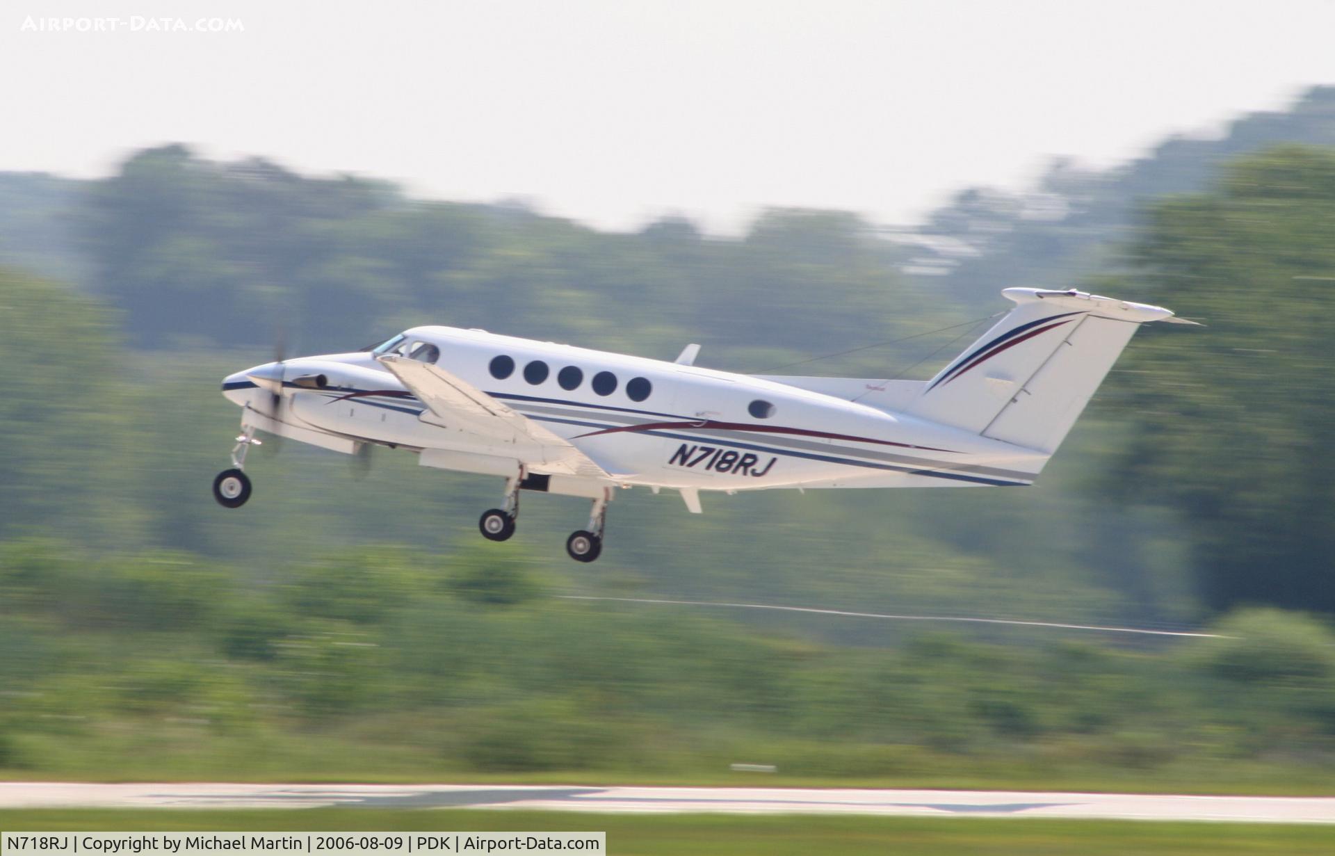 N718RJ, 1997 Raytheon Aircraft Company B200 C/N BB-1597, Departing Runway 2R