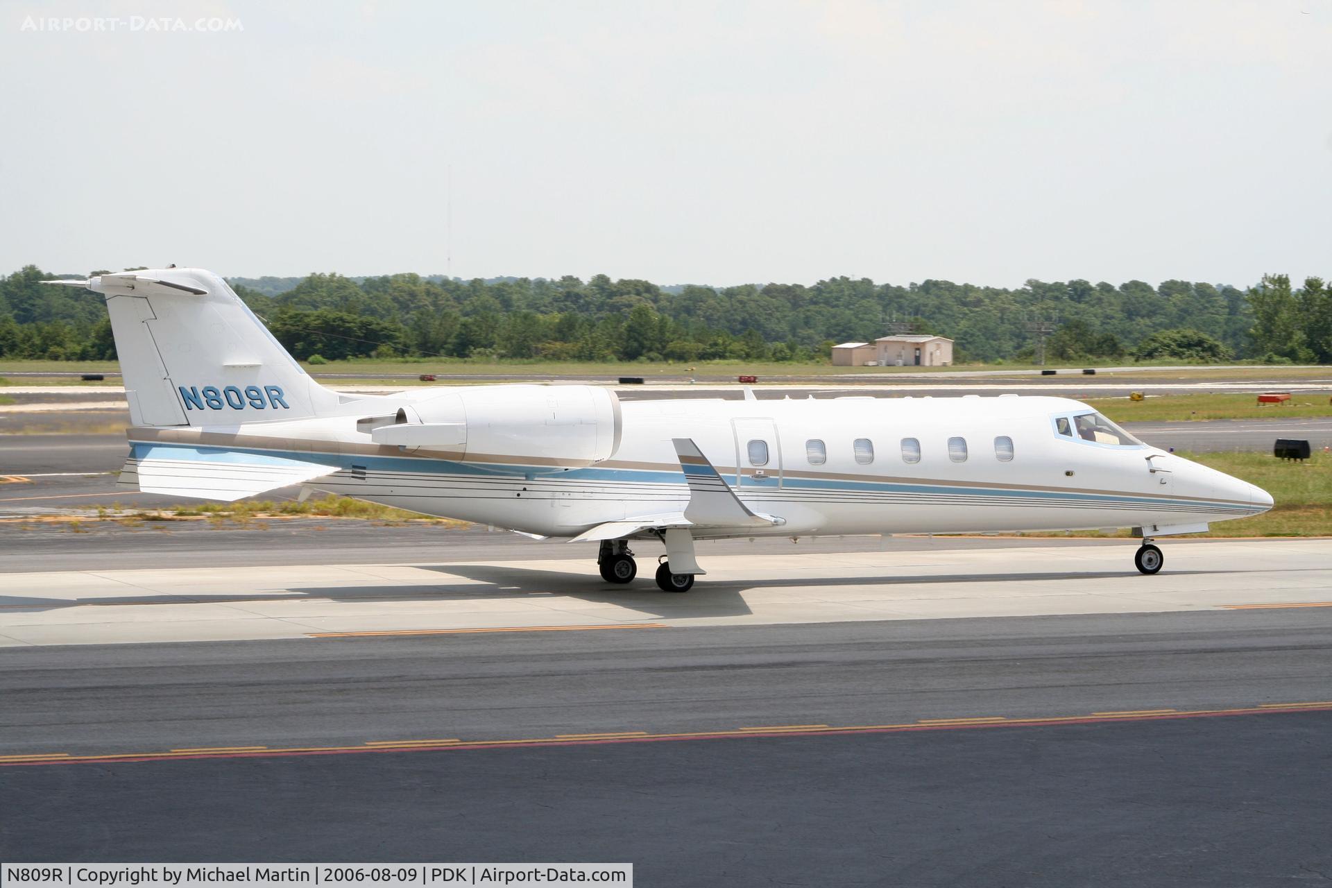 N809R, 1980 Learjet Inc 60 C/N 146, Taxing to Runway 2R