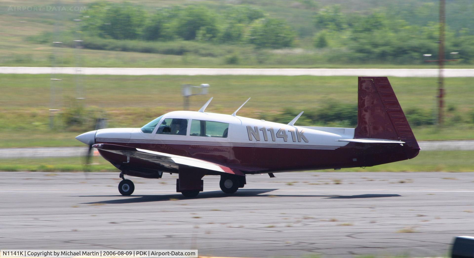 N1141K, 1981 Mooney M20J 201 C/N 24-1214, Landing Runway 2L