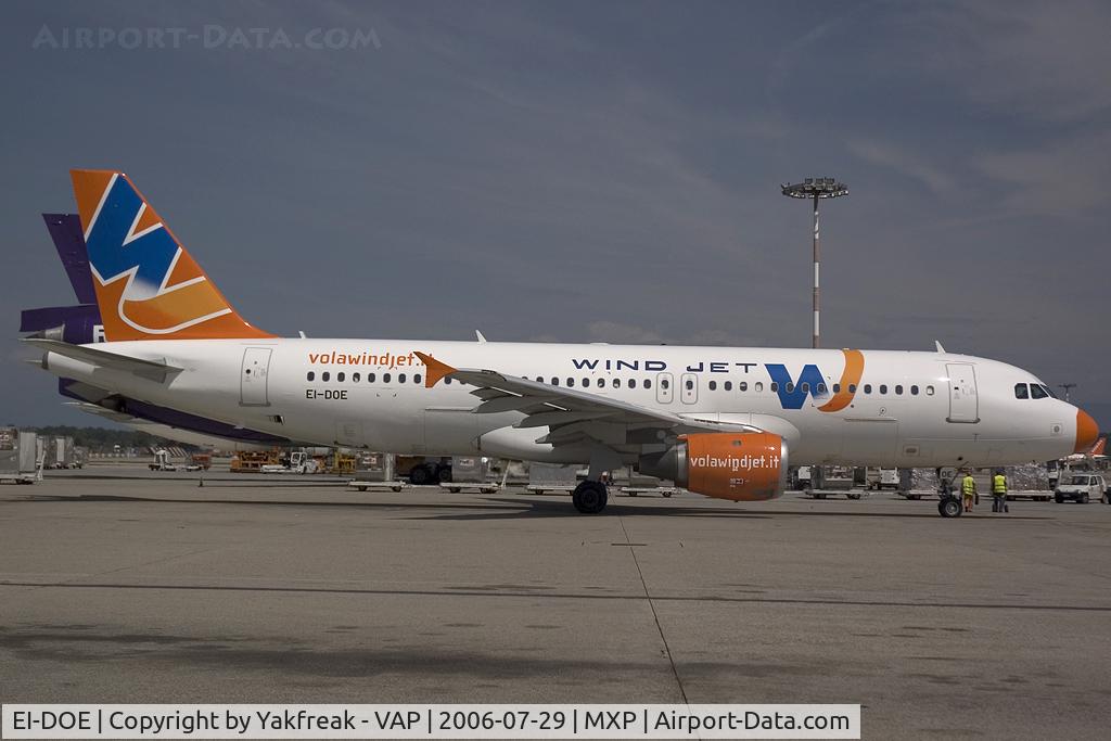 EI-DOE, Airbus A320-211 C/N 215, Windjet Airbus A320