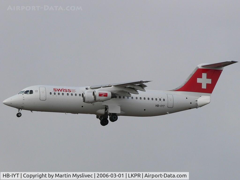 HB-IYT, 2000 British Aerospace Avro 146-RJ100 C/N E3380, Avro RJ100