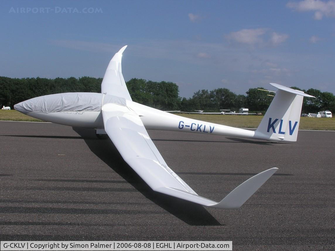G-CKLV, 2005 Schempp-Hirth Discus 2cT C/N 20, Another glider waiting for competition launch