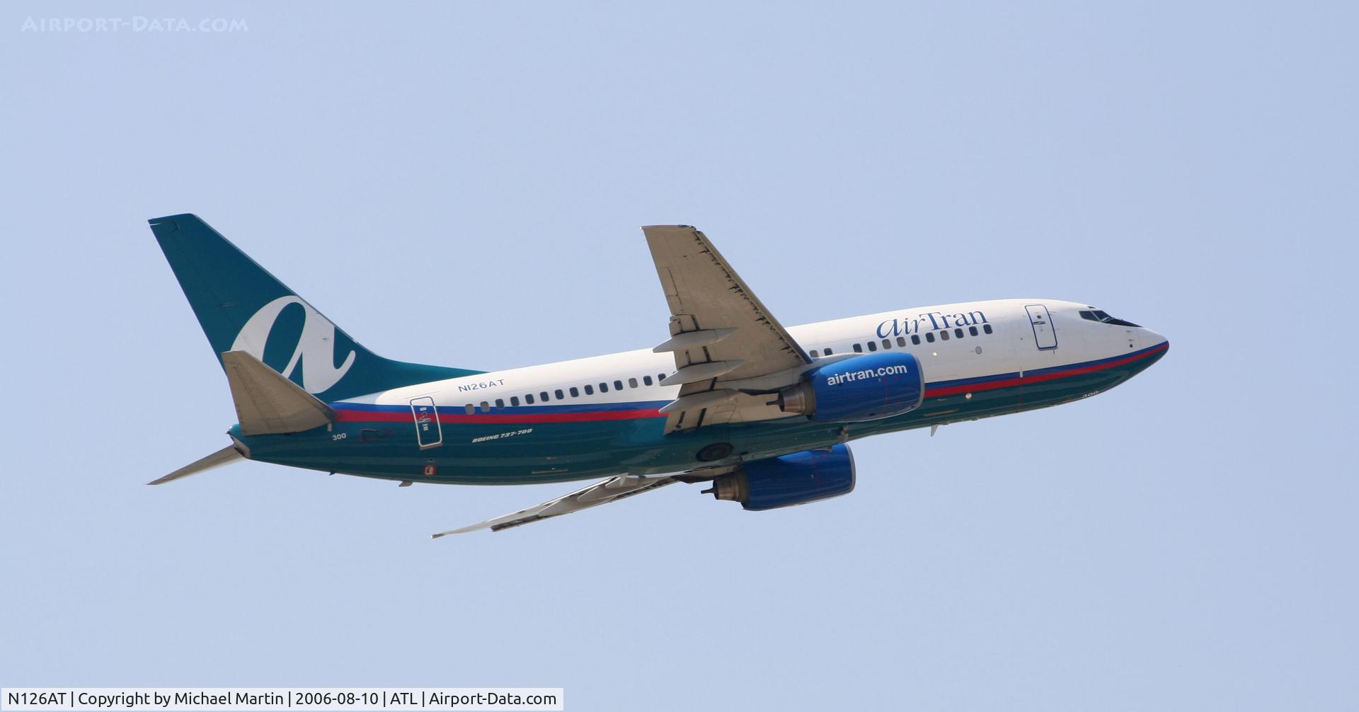 N126AT, 2004 Boeing 737-76N C/N 32679, Citrus Departing ATL