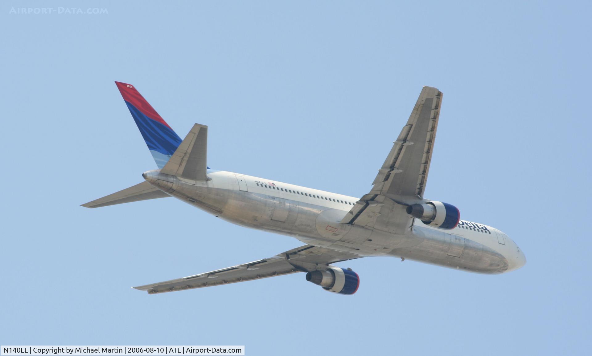 N140LL, 1993 Boeing 767-332 C/N 25988, Departing ATL