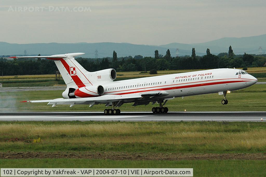 102, 1990 Tupolev Tu-154M C/N 90A862, Polish Air Force Tupolev 154 landing on runway 34