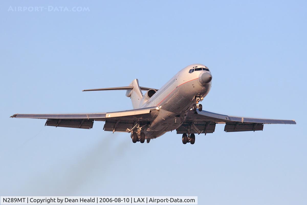 N289MT, 1981 Boeing 727-223 C/N 22467, Raytheon 727 testbed aircraft on final approach to RWY 24R.