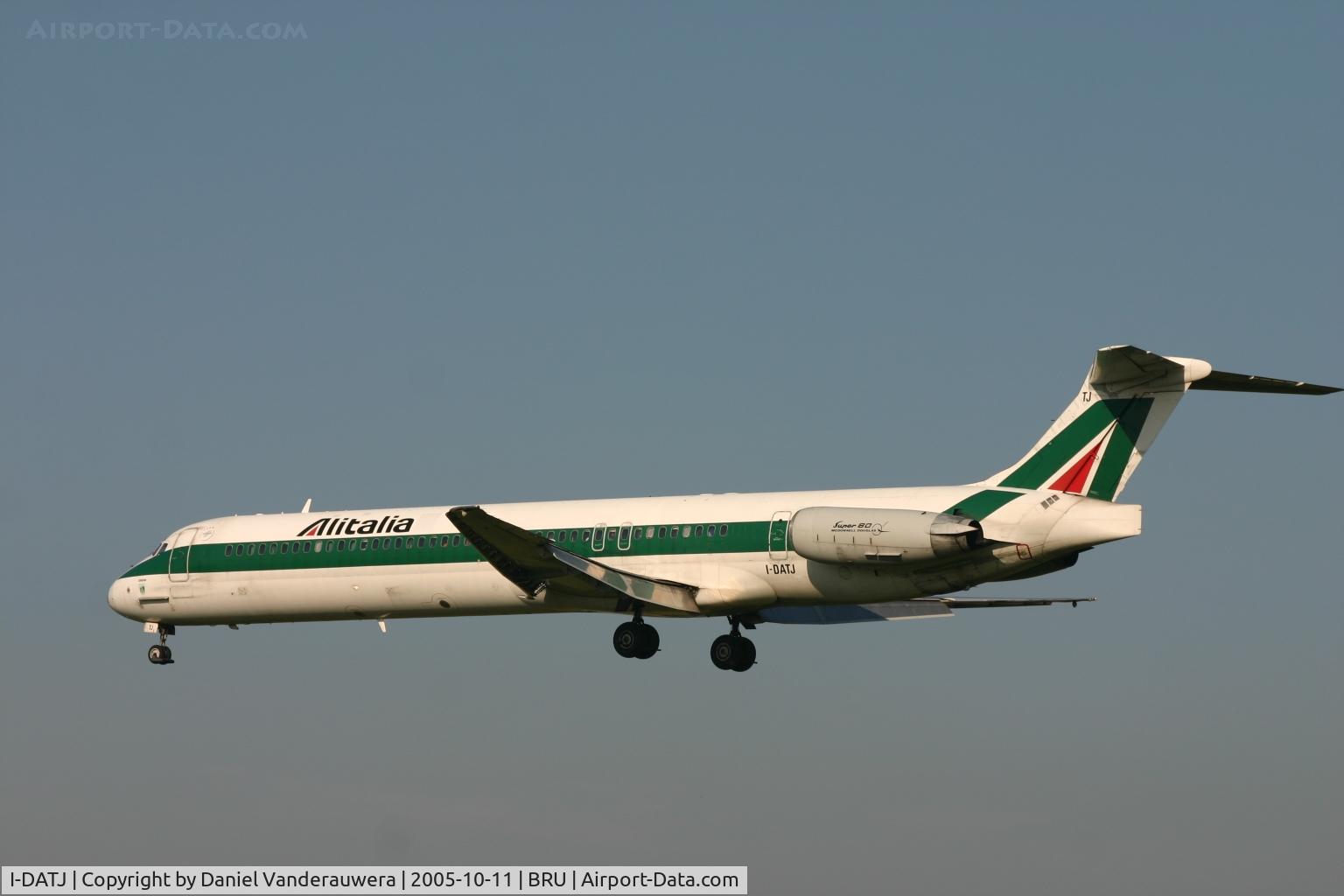 I-DATJ, 1994 McDonnell Douglas MD-82 (DC-9-82) C/N 53227, LUNIGIANA is descending to rwy 25L