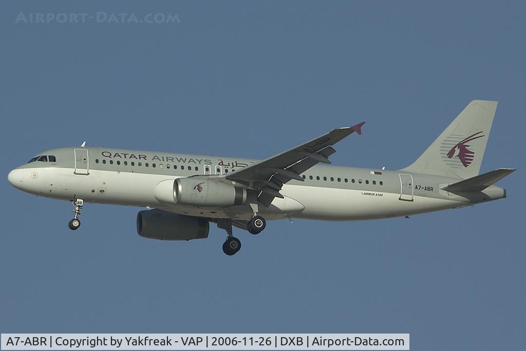 A7-ABR, 1998 Airbus A320-232 C/N 928, Qatar Airways Airbus A320 landing at DXB