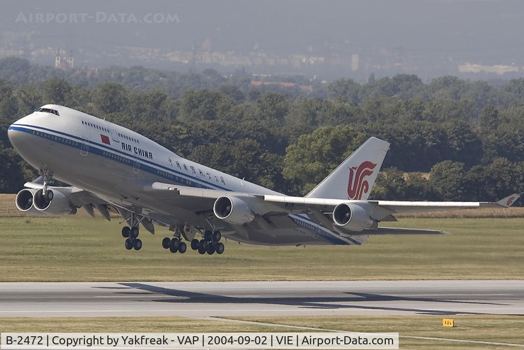 B-2472, 2000 Boeing 747-4J6 C/N 30158, Air China Boeing 747-400 taking off on runway 11