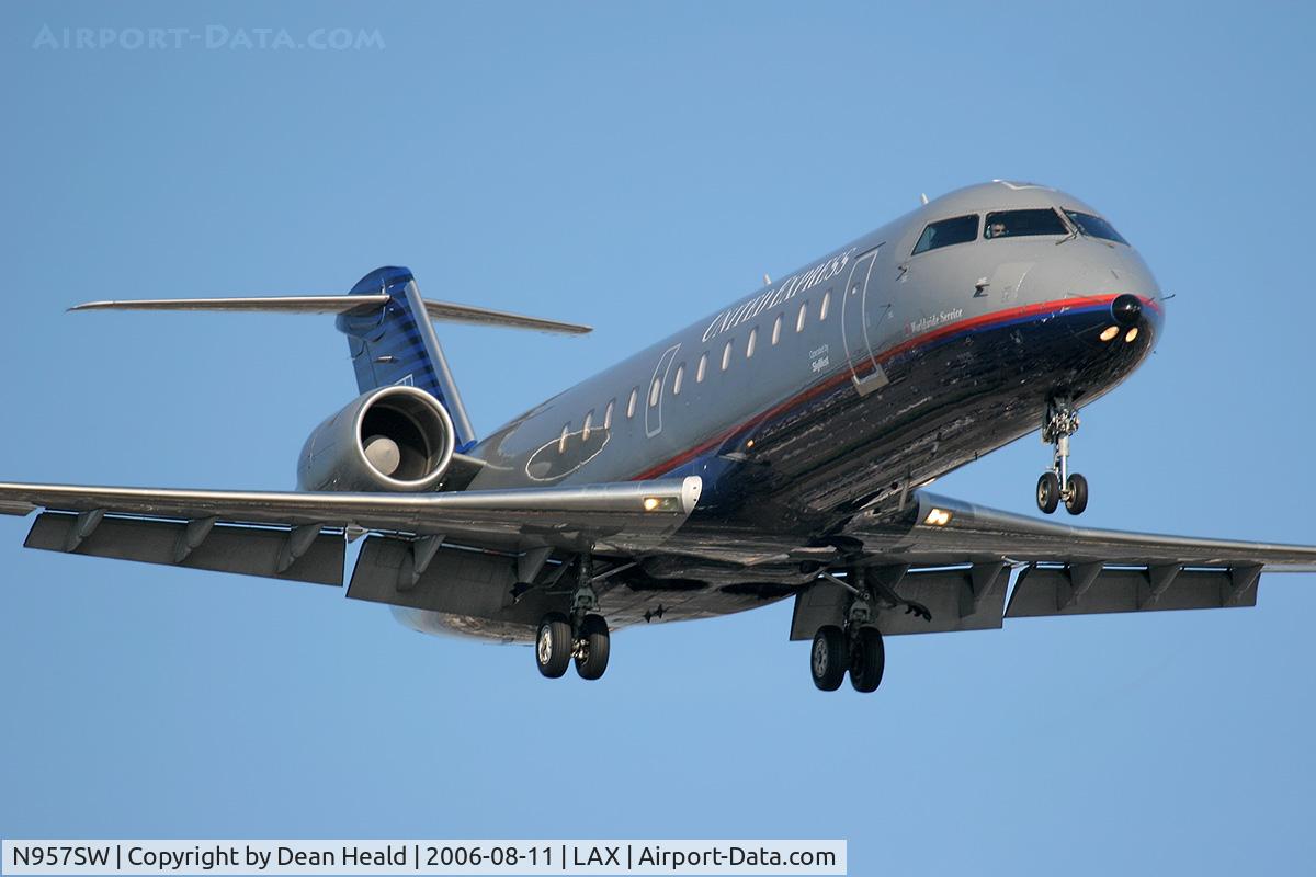 N957SW, 2003 Bombardier CRJ-200LR (CL-600-2B19) C/N 7829, United Express (operated by SkyWest) N957SW (FLT SKW6507) from Metropolitan Oakland Int'l (KOAK) on final approach to RWY 24R.