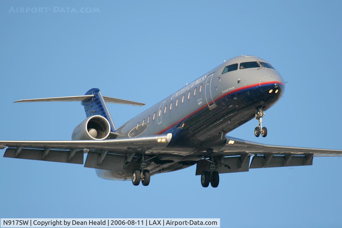 N917SW, 2002 Canadair CRJ-200LR (CL-600-2B19) C/N 7641, United Express (operated by SkyWest) N917SW (FLT SKW6526) from Phoenix Sky Harbor Int'l (KPHX) on final approach to RWY 24R.