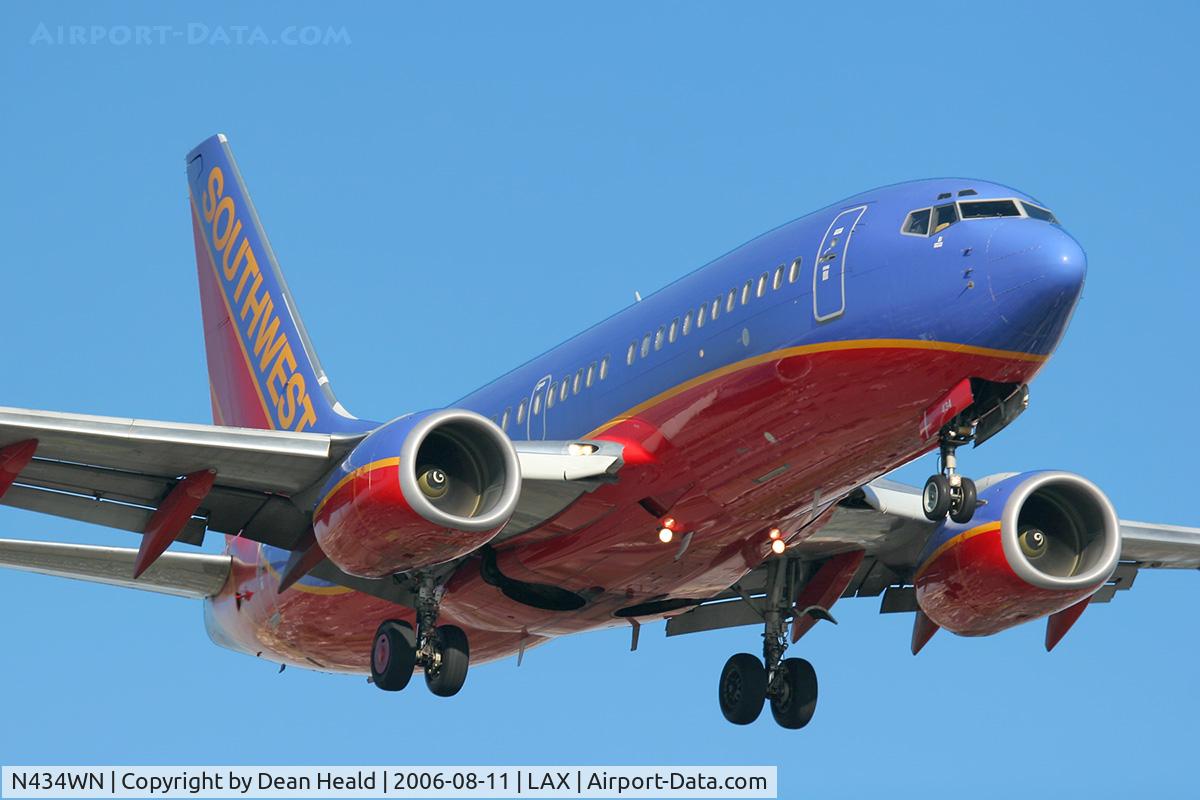 N434WN, 2003 Boeing 737-7H4 C/N 32454, Southwest Airlines N434WN (FLT SWA217) from Houston William P Hobby (KHOU) on final approach to RWY 24R.
