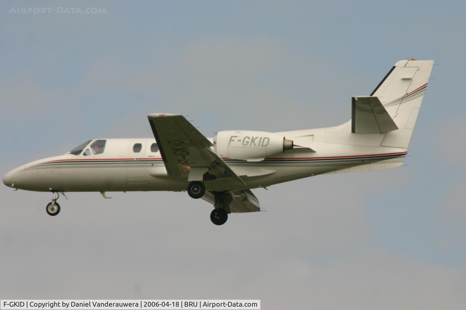 F-GKID, Cessna 500 Citation C/N 500-0319, unexpected visitor descending to rwy 25L