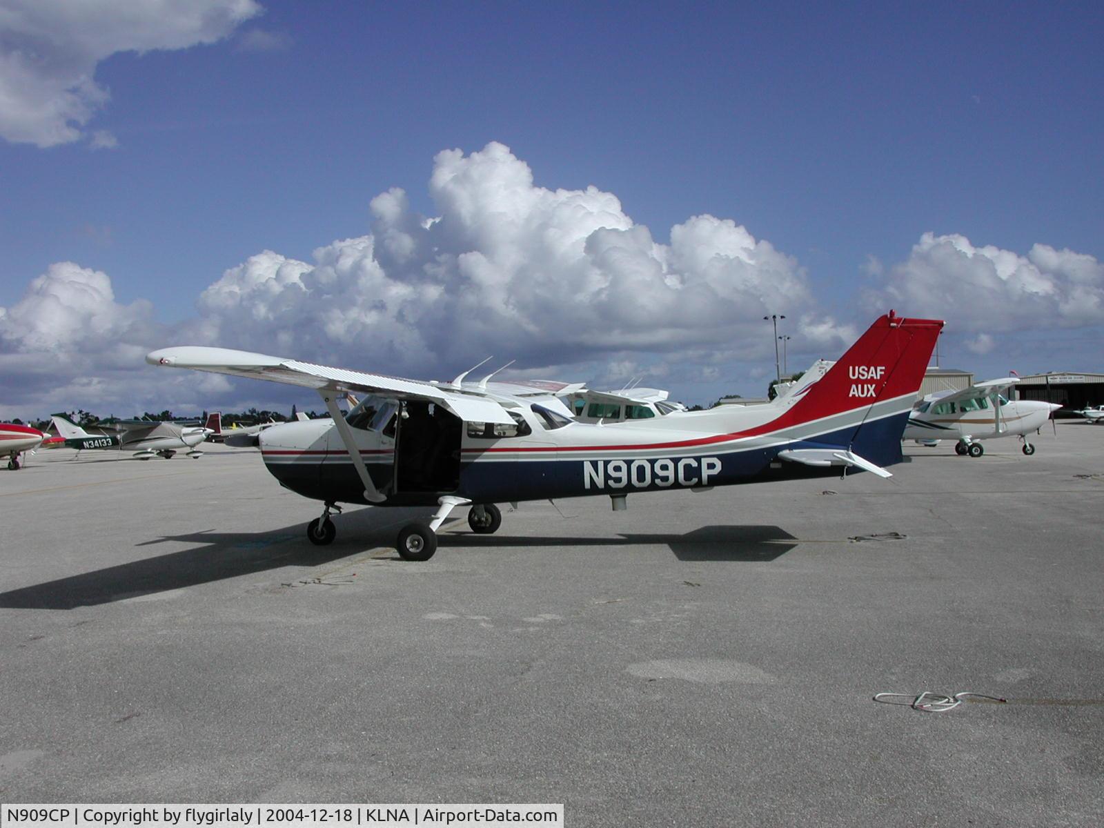 N909CP, 2001 Cessna 172S C/N 172S8909, about to fly to KPHK