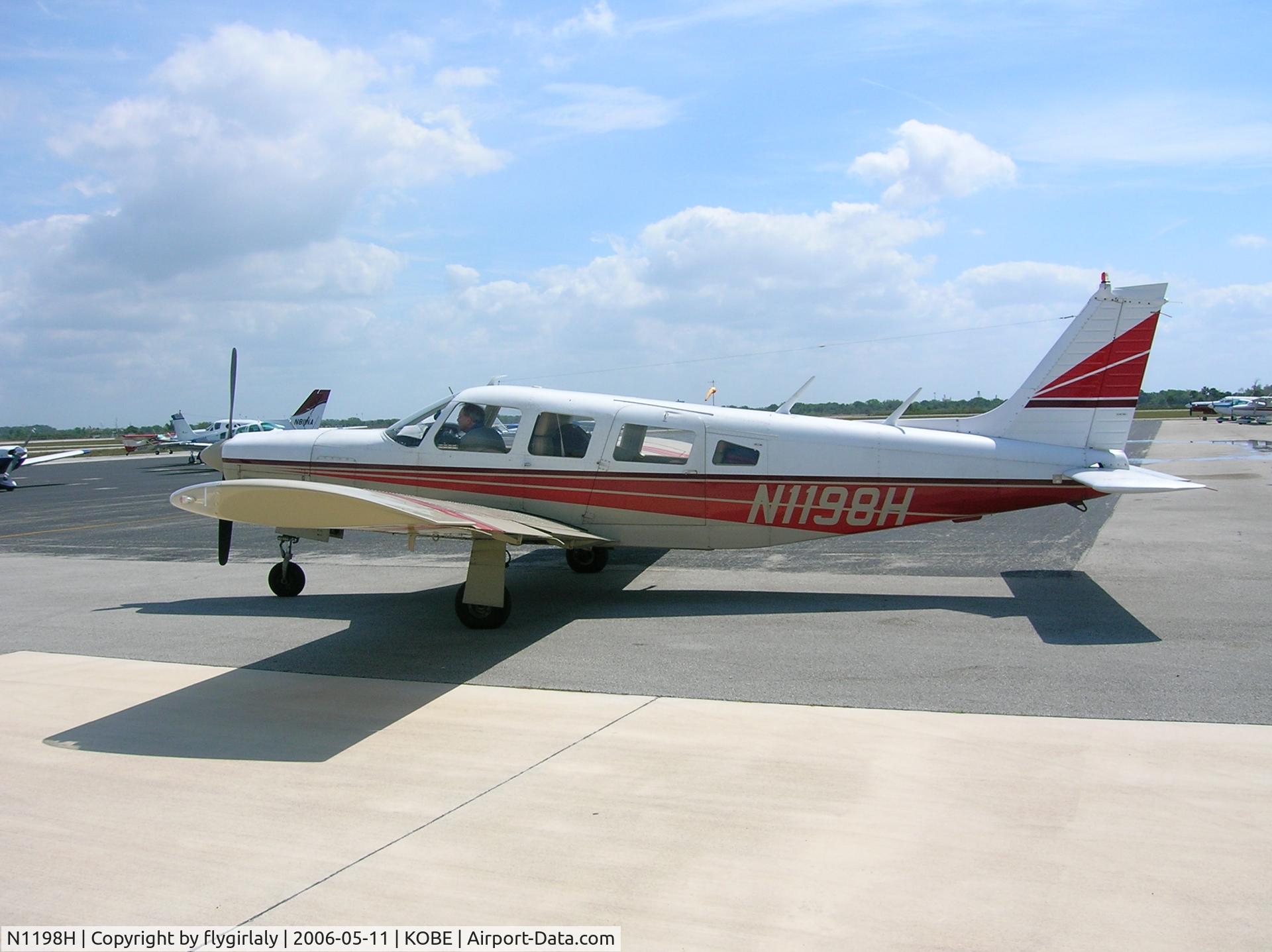 N1198H, Piper PA-32R-300 Cherokee Lance C/N 32R-7780143, Getting ready to leave