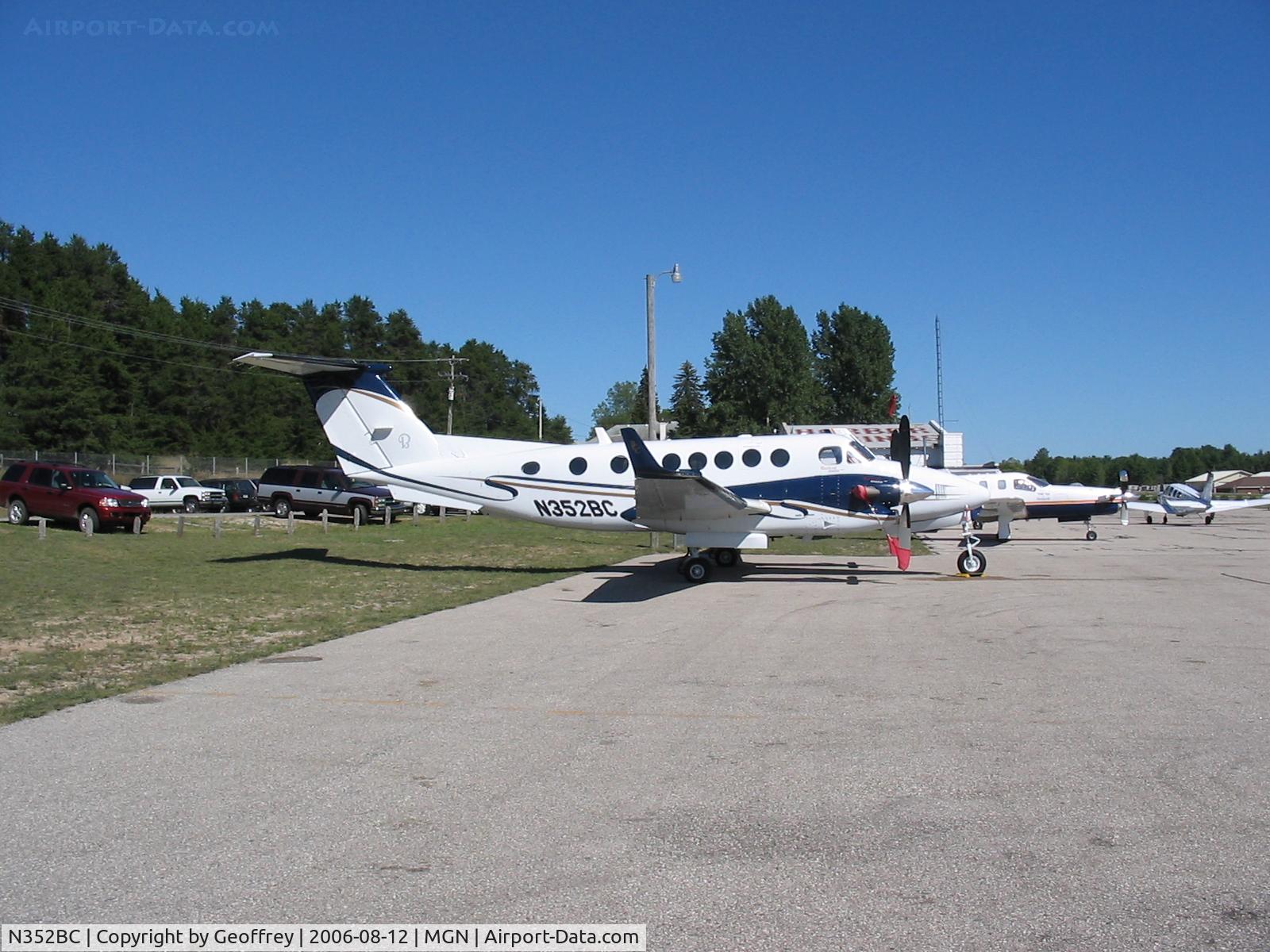 N352BC, 2005 Beechcraft MC-12 Huron (350ER King Air) C/N FL-463, COMFORTABLE
