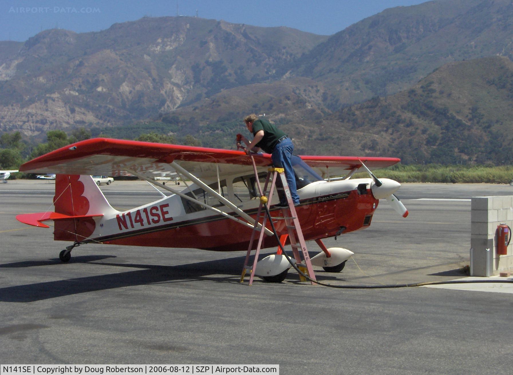 N141SE, 2006 American Champion 8KCAB Super Decathlon C/N 1024-2006, 2006 American Champion 8KCAB SUPER DECATHLON, Lycoming AEIO-360-H1B 180 Hp, refueling