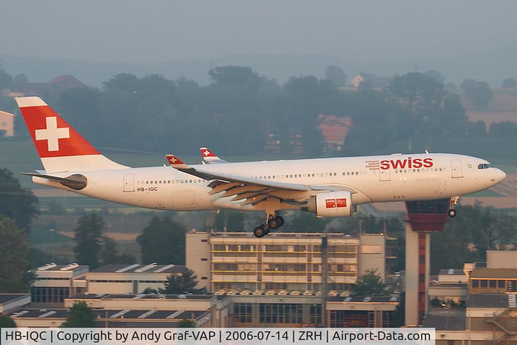 HB-IQC, 1998 Airbus A330-223 C/N 249, Final RWY34.