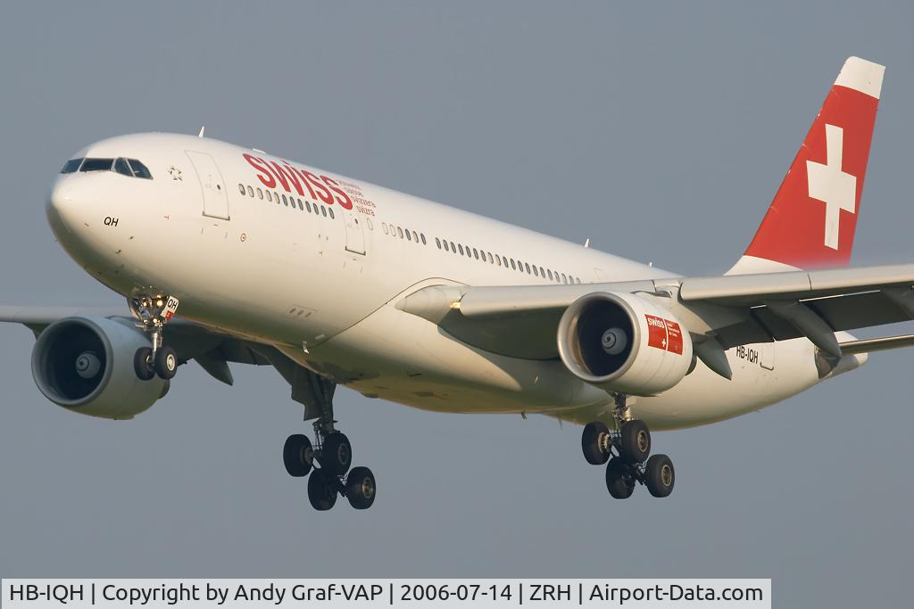 HB-IQH, 1999 Airbus A330-223 C/N 288, Final RWY14.