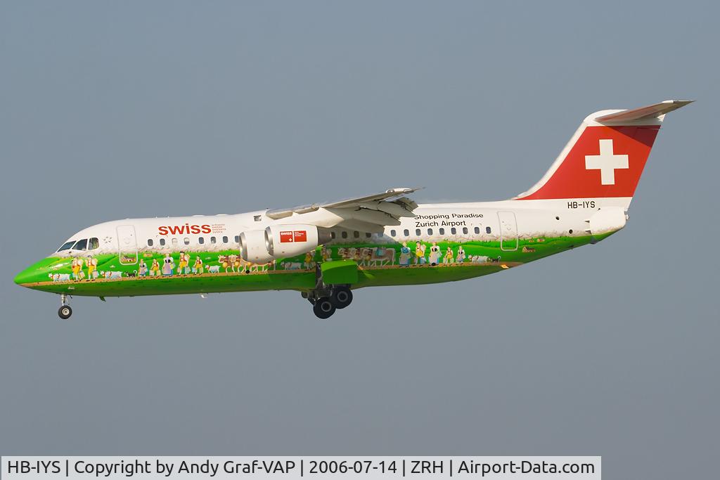 HB-IYS, 2001 British Aerospace Avro 146-RJ100 C/N E3381, Final RWY14.