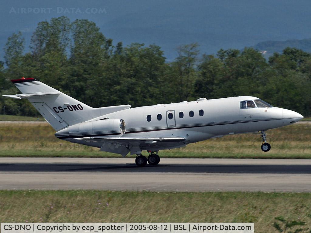 CS-DNO, 1999 Raytheon Hawker 800XP C/N 258457, Touch-down at runway 16