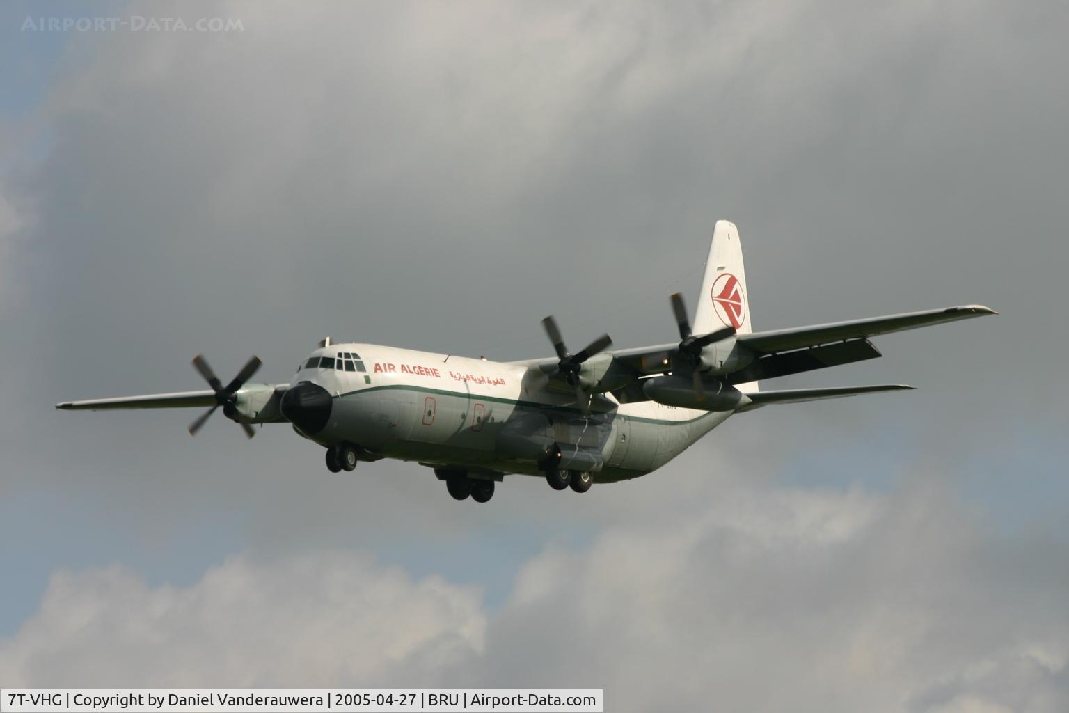 7T-VHG, 1981 Lockheed L-100-30 Hercules (L-382G) C/N 382-4880, descending to rwy 25R + crashed in Italy on August 13, 2006