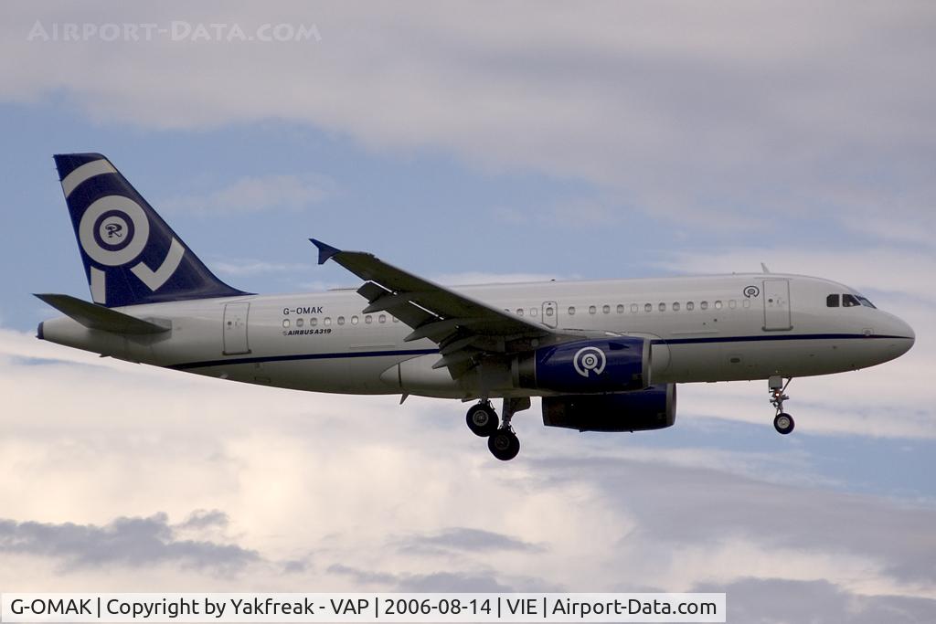 G-OMAK, 1998 Airbus A319-132 C/N 913, Twinjet Airbus 319 in Robbie Williams special colors landing at VIE