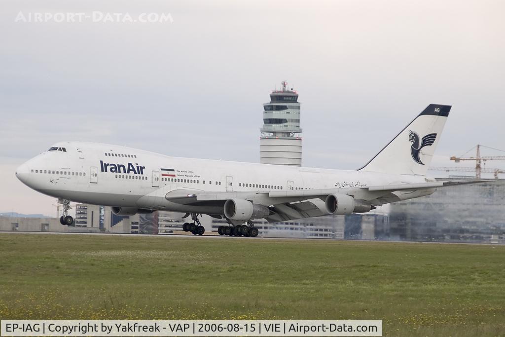 EP-IAG, 1976 Boeing 747-286B C/N 21217, Iran Air 747-200 landing at VIE