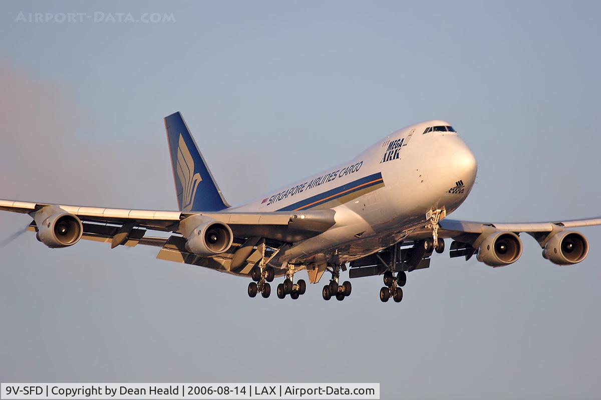 9V-SFD, 1995 Boeing 747-412F/SCD C/N 26553, Singapore Airlines Cargo 9V-SFD (FLT SQC7968) from Ted Stevens Anchorage Int'l (PANC) on final approach to RWY 24R.