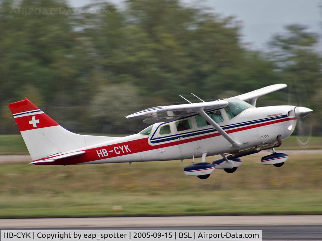 HB-CYK, 1981 Cessna TU206G Turbo Stationair C/N U20606155, making a go-around on runway 16