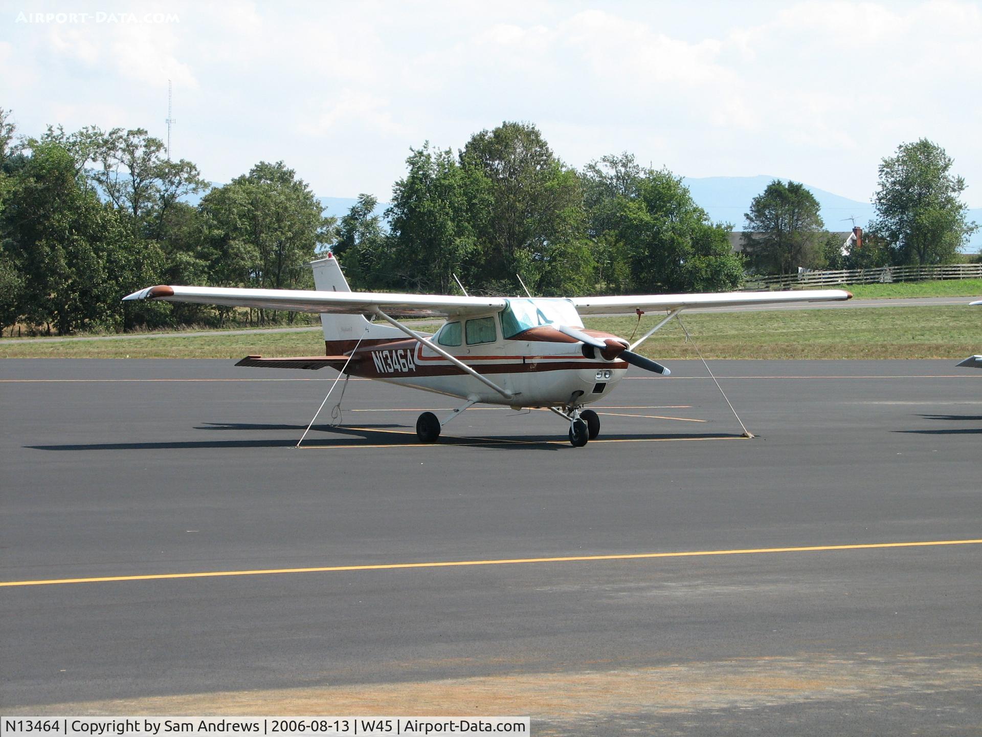 N13464, 1973 Cessna 172M C/N 17262770, Wishes he were flying today!
